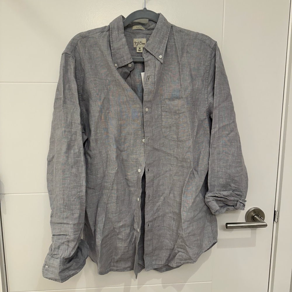 Jcrew classic men’s linen button down with tags on
Size Medium